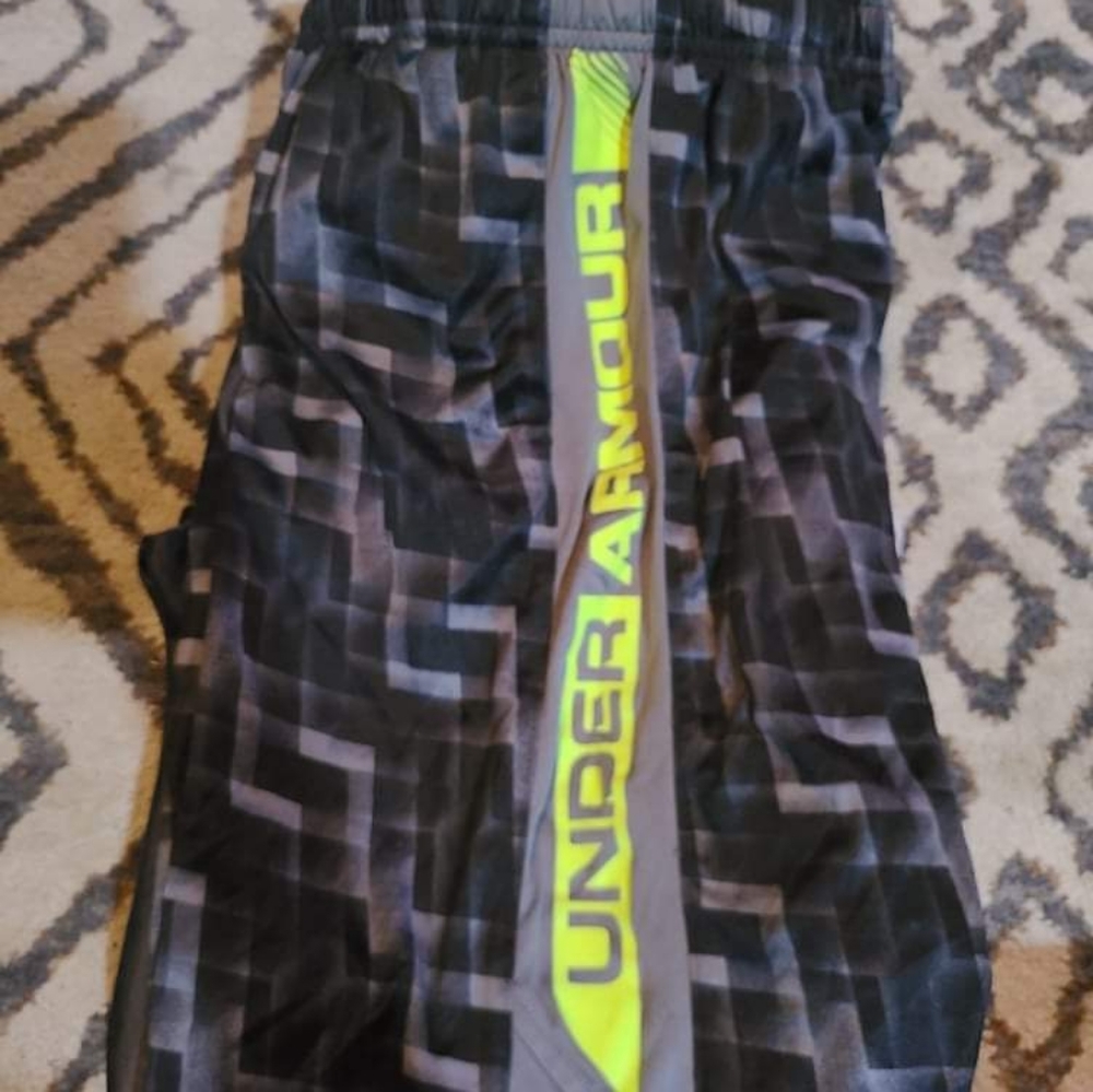 Boys underarmor shorts